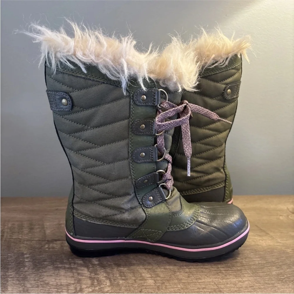 Sorel Youth Waterproof Winter Boots Size 3 Green And Pink